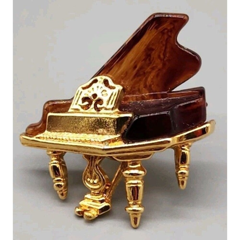 Avon Grand Piano Gold Tone Amber Color Lucite Brooch Lapel Pin Tie Tac Vintage